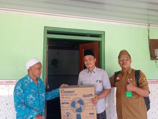 Grebeg Musholla: Kipas dari Para Wakif Diserahkan di Musholla Nurul Qomar Tlogorejo